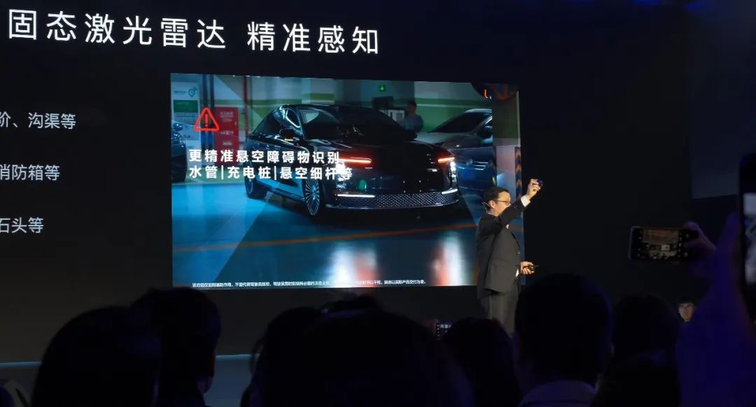 最高支持高速L3商用，华为发布ADS 4智驾系统