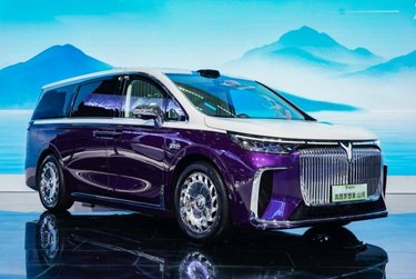 岚图汽车为2025百度AI开发者大会保驾护航
