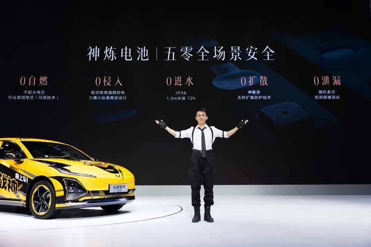 携手《和平精英》打造年轻人的智能实战利器 五菱星光2025款开启预售 10.98万元起！