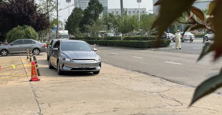 新能源下沉革命：谁主浮沉？从一线牛马到小镇创业家 | 聚焦