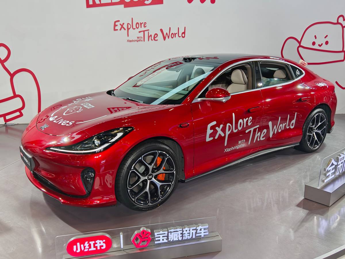 带娃自驾游神器智己 L6：后备箱装下婴儿车，底盘 “吃掉” 所有颠簸