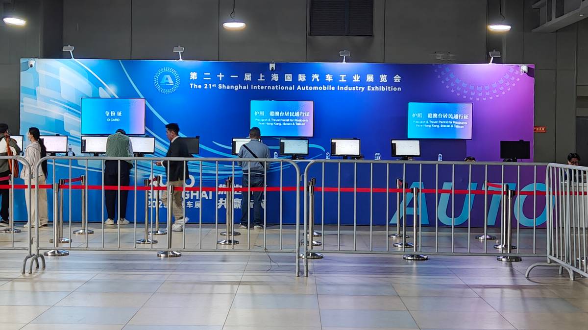 老婆夸我 “会选车”！智己 L6：泊车不刮蹭，娃说像 “移动城堡”