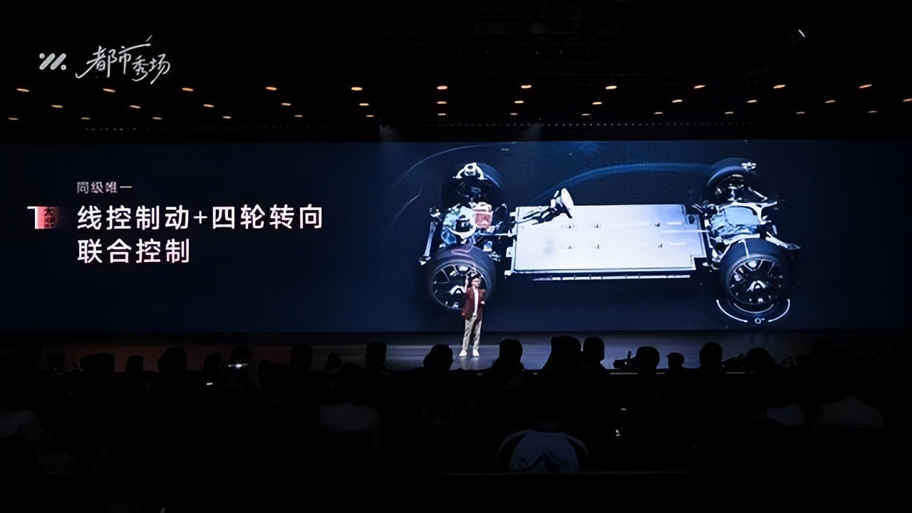 全新智己L6这一抹“红”, 暴露了品牌的“野心”