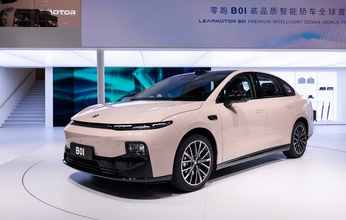 零跑B01全球首秀：定义年轻人的高品质智能轿车新标杆