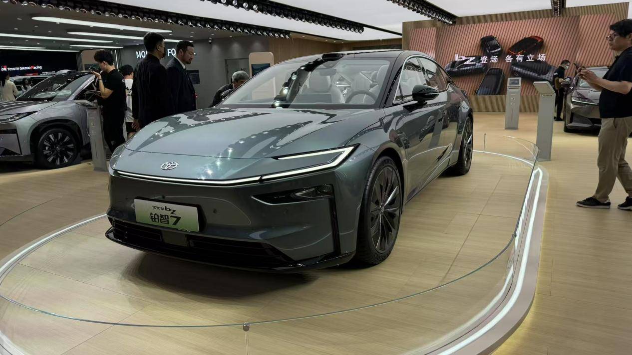 自主品牌聚焦旗舰SUV，合资品牌试图突围
