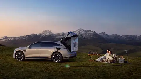 【E汽车】看到极氪9X的“豪”，更不能忽视极氪V4极充兆瓦桩的“强”