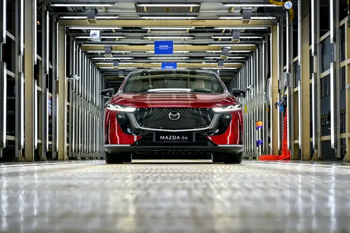 长安马自达放大招！MAZDA 6e下线，开启全球电动新征程