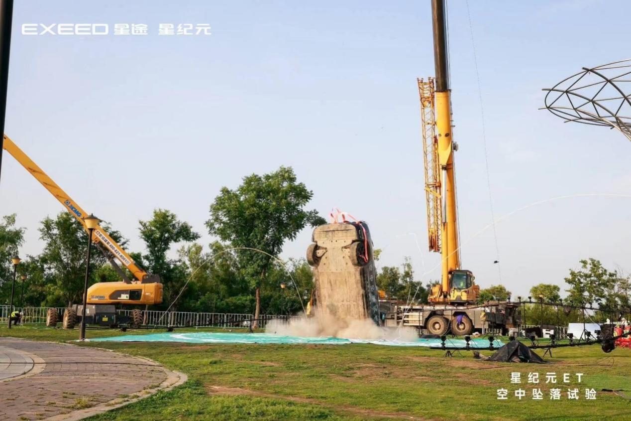 科技新豪华 奢享家天地！ 17.28万元起2025款星纪元ET于西安站上市
