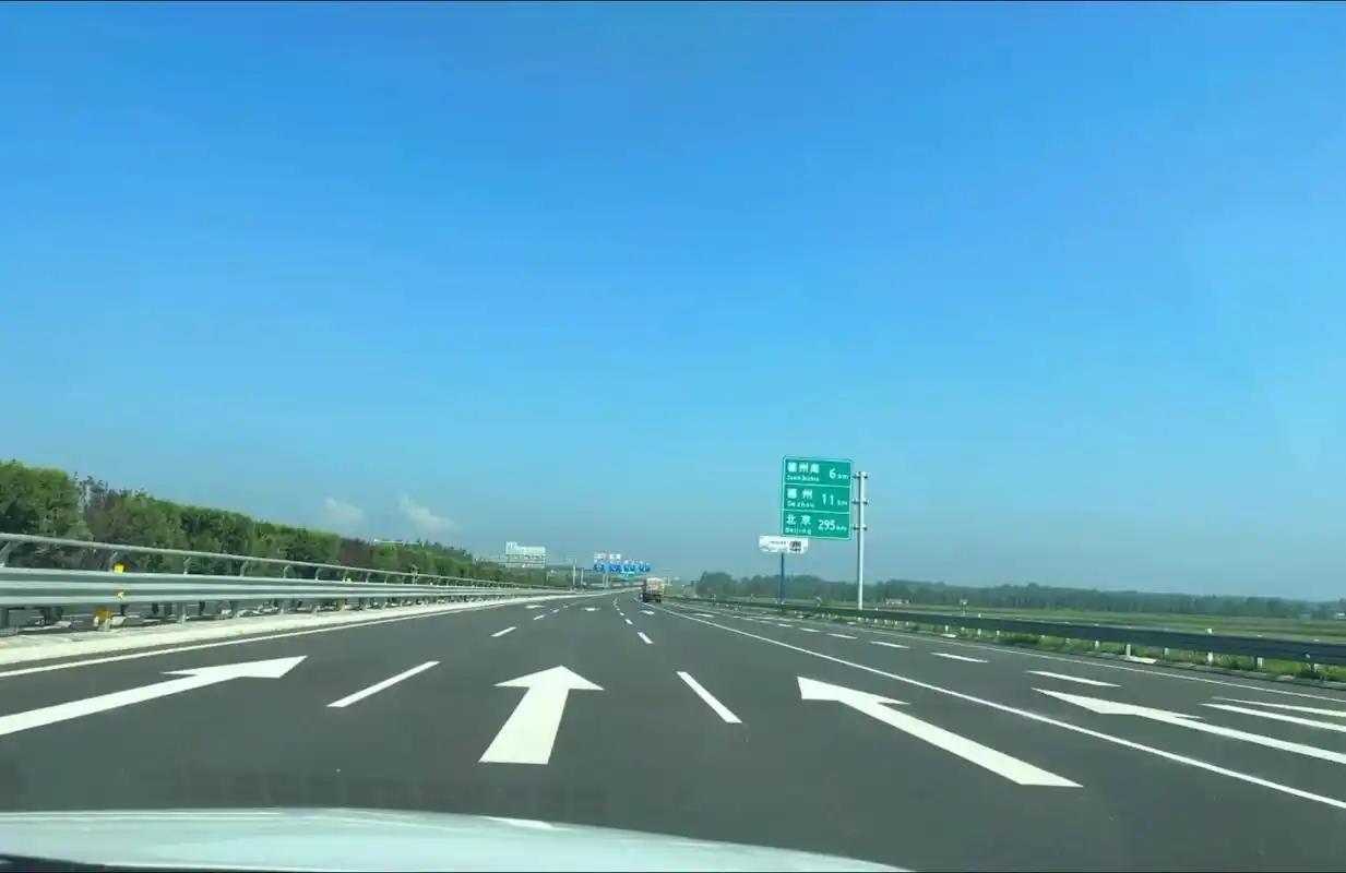 开智驾跑高速，只能“赌命”？“重度使用者”靠这个，三年无险情