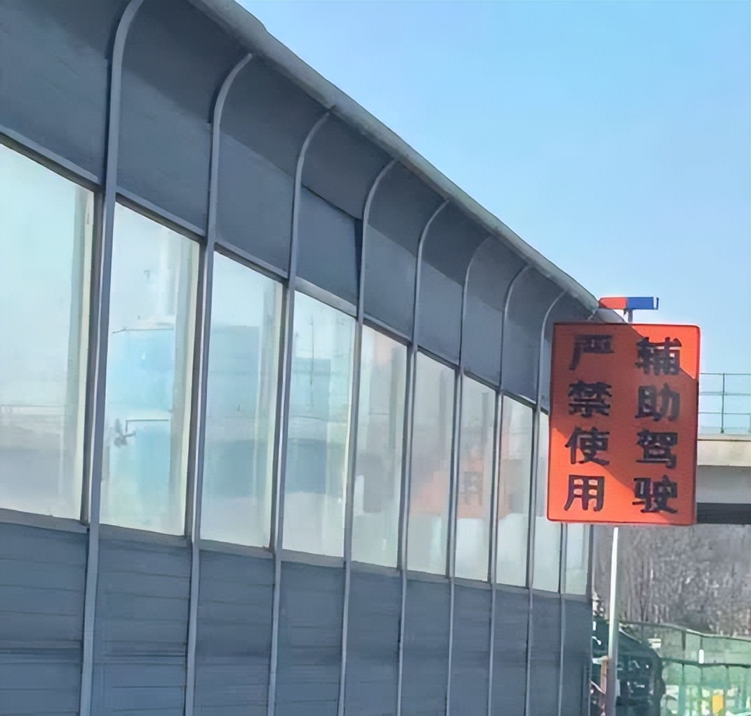 开智驾跑高速，只能“赌命”？“重度使用者”靠这个，三年无险情