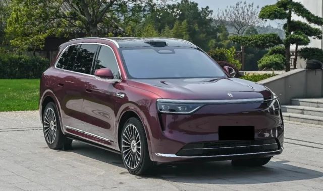 2025SUV大爆款！问界M8逆天了，未上市订单破10万...凭啥这么火