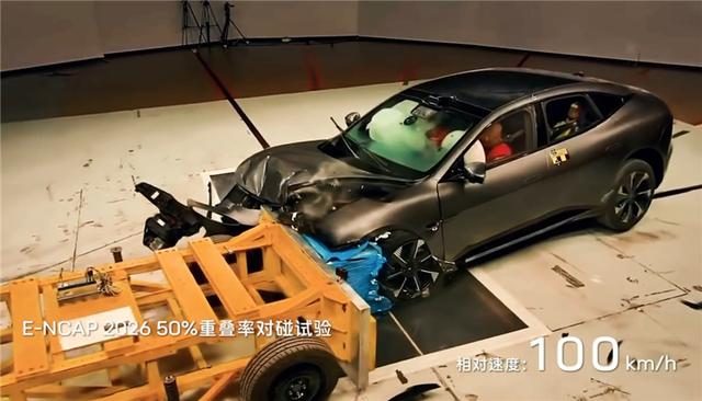 率先挑战新欧标，阿维塔06是颜值党更是安全实力派