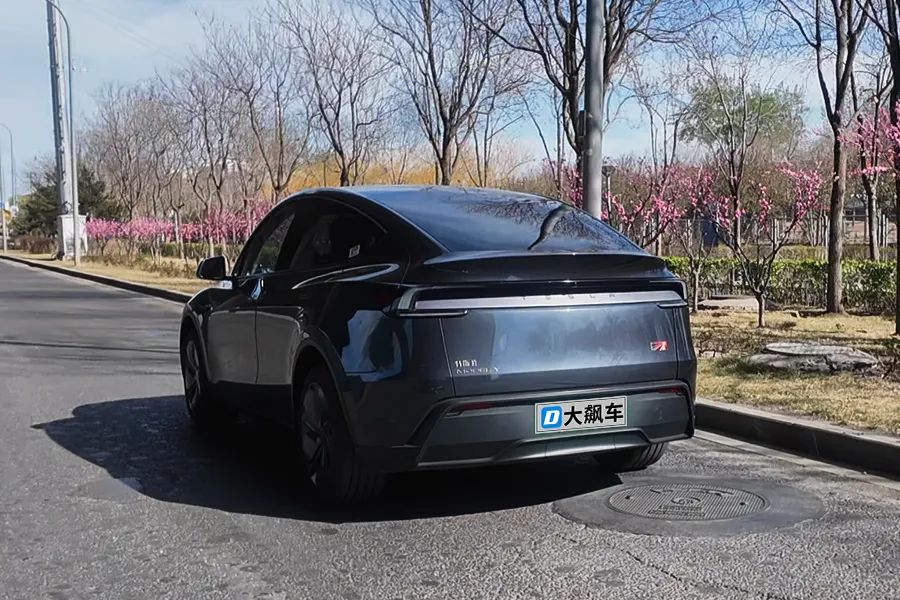 特斯拉Model Y：国产车都是压着及格线，还是老外“实诚”？