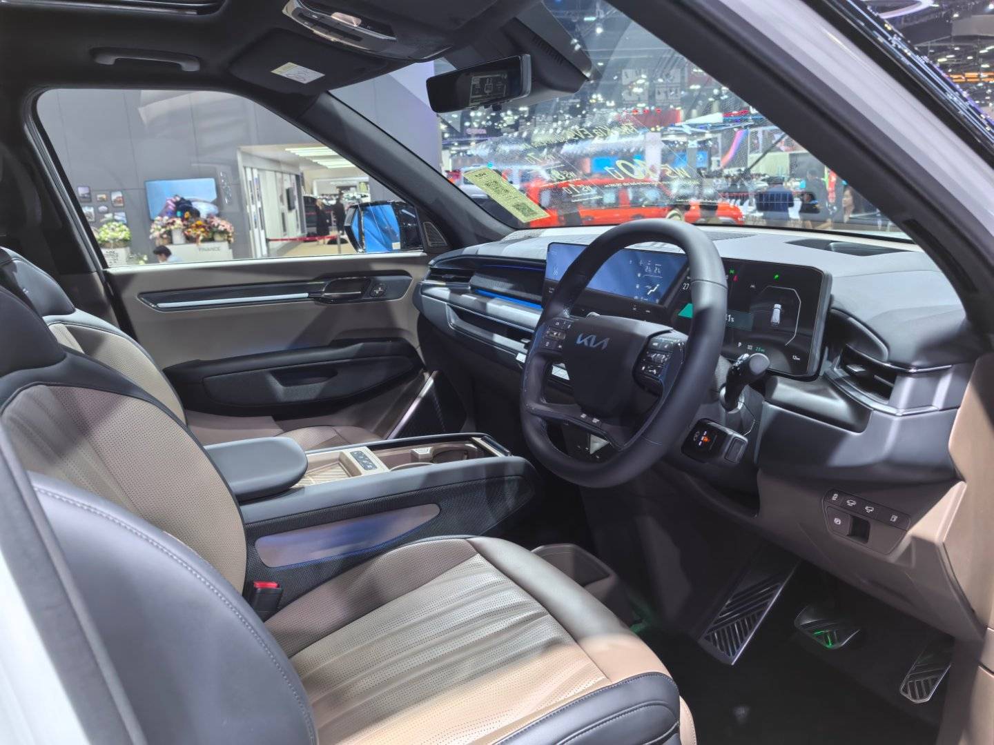 起亚EV9 GT-Line海外实拍：卖向北美大块头纯电SUV，国内难有市场