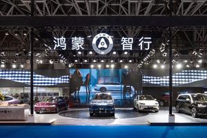 鸿蒙智行携多款新品齐聚2025西安五一车展，开启智慧出行新篇章