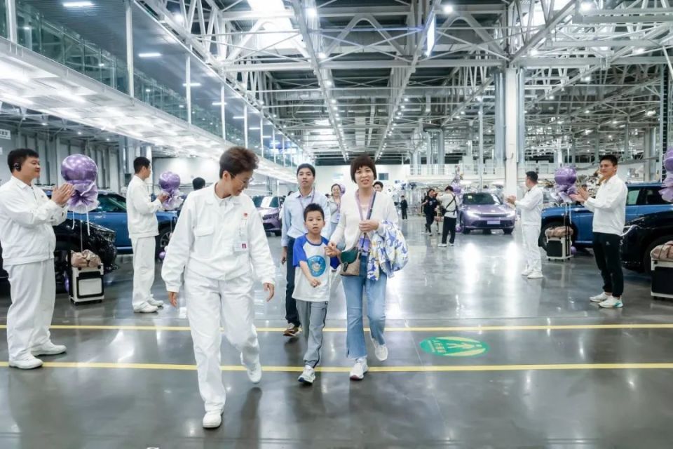 广汽Honda华南大区P7首批车主交付仪式
