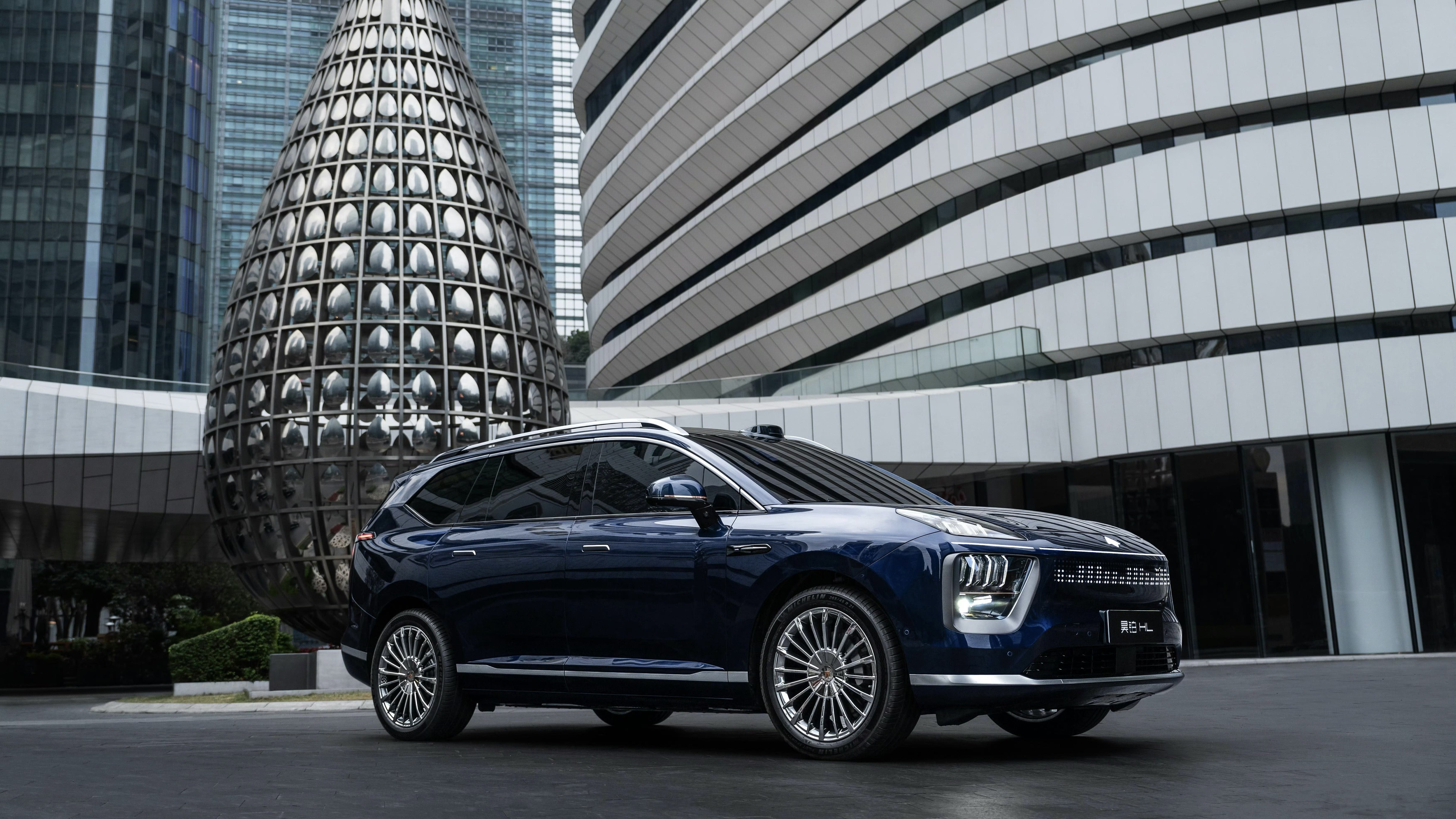 昊铂HL与理想L8：30万级增程SUV，哪款是你的心头爱？