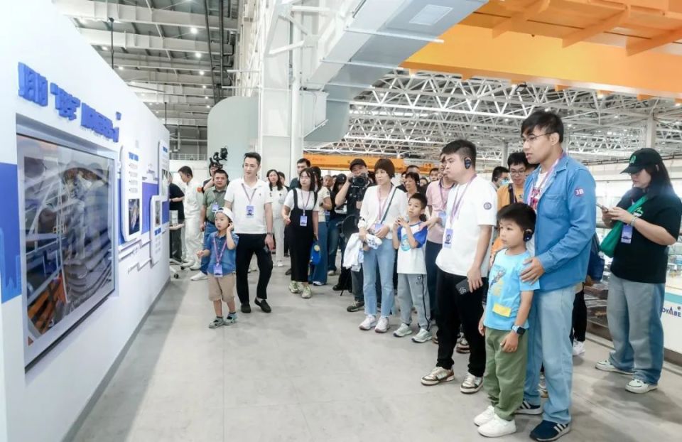 广汽Honda华南大区P7首批车主交付仪式