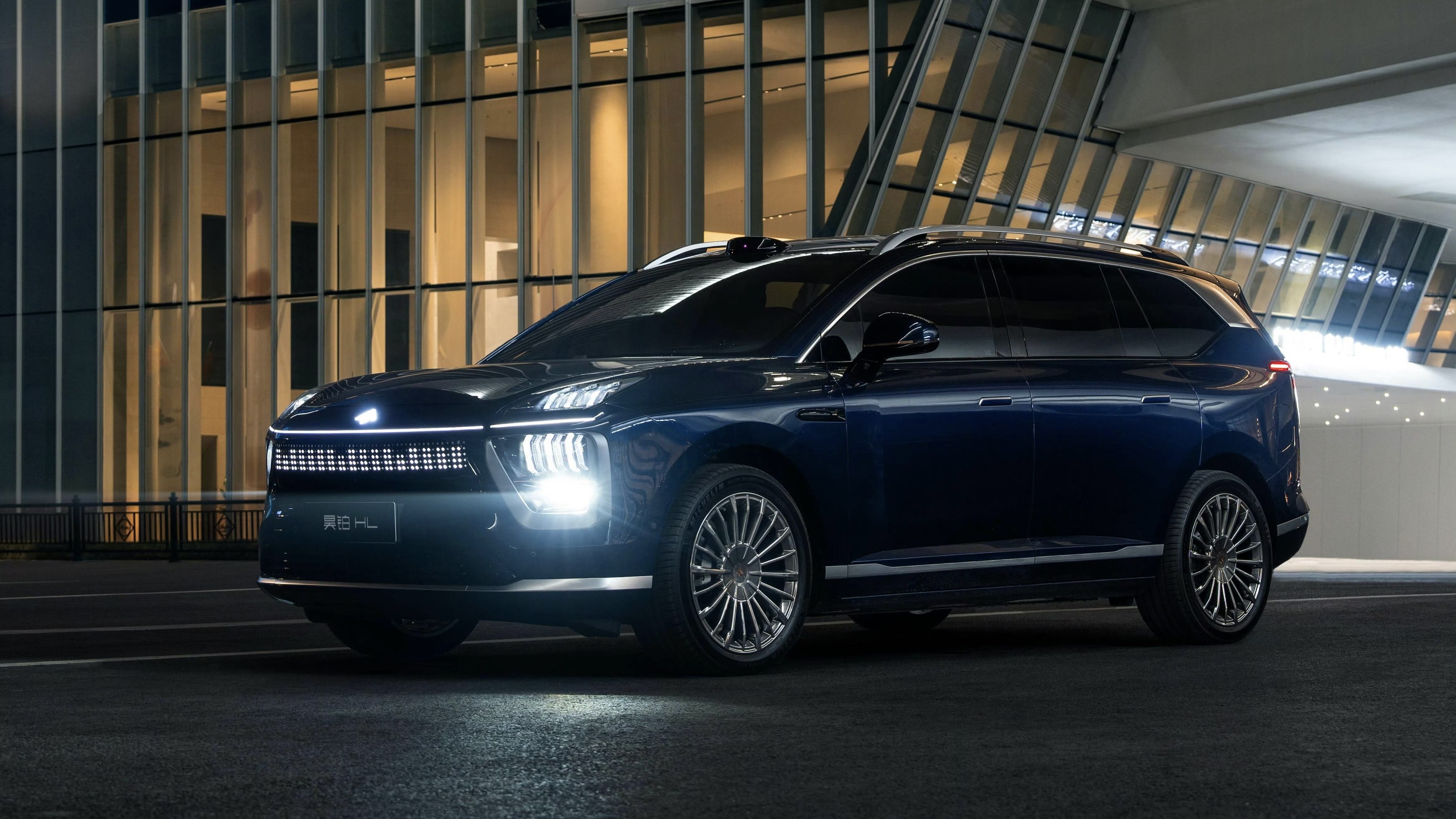 昊铂HL与理想L8：30万级增程SUV，哪款是你的心头爱？