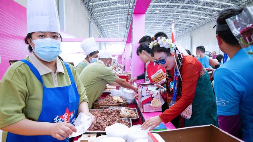 陪妈妈跑 向爱出发！2025长城汽车智慧工厂半程马拉松燃情开跑