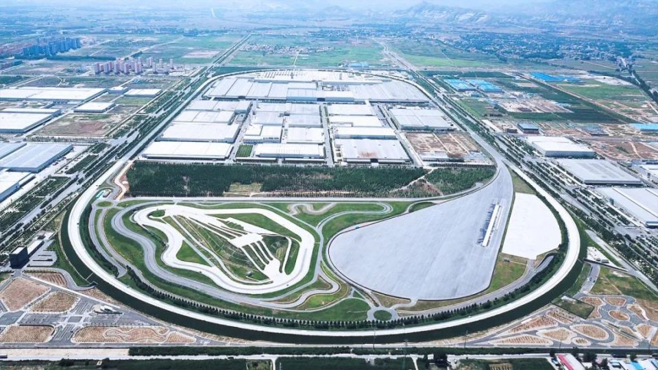 2025长城汽车智慧工厂半程马拉松燃情开跑