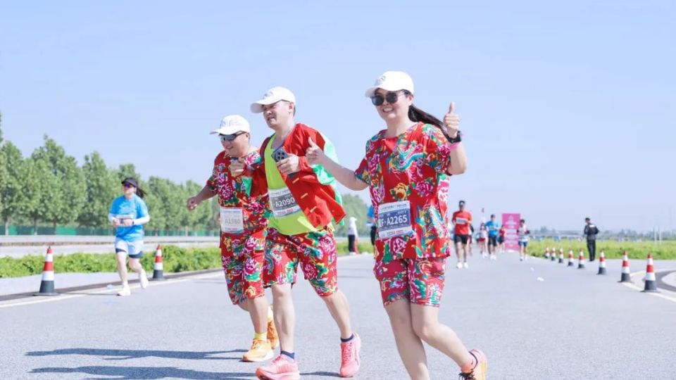 2025长城汽车智慧工厂半程马拉松燃情开跑