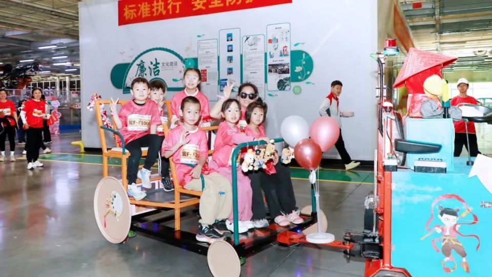 2025长城汽车智慧工厂半程马拉松燃情开跑