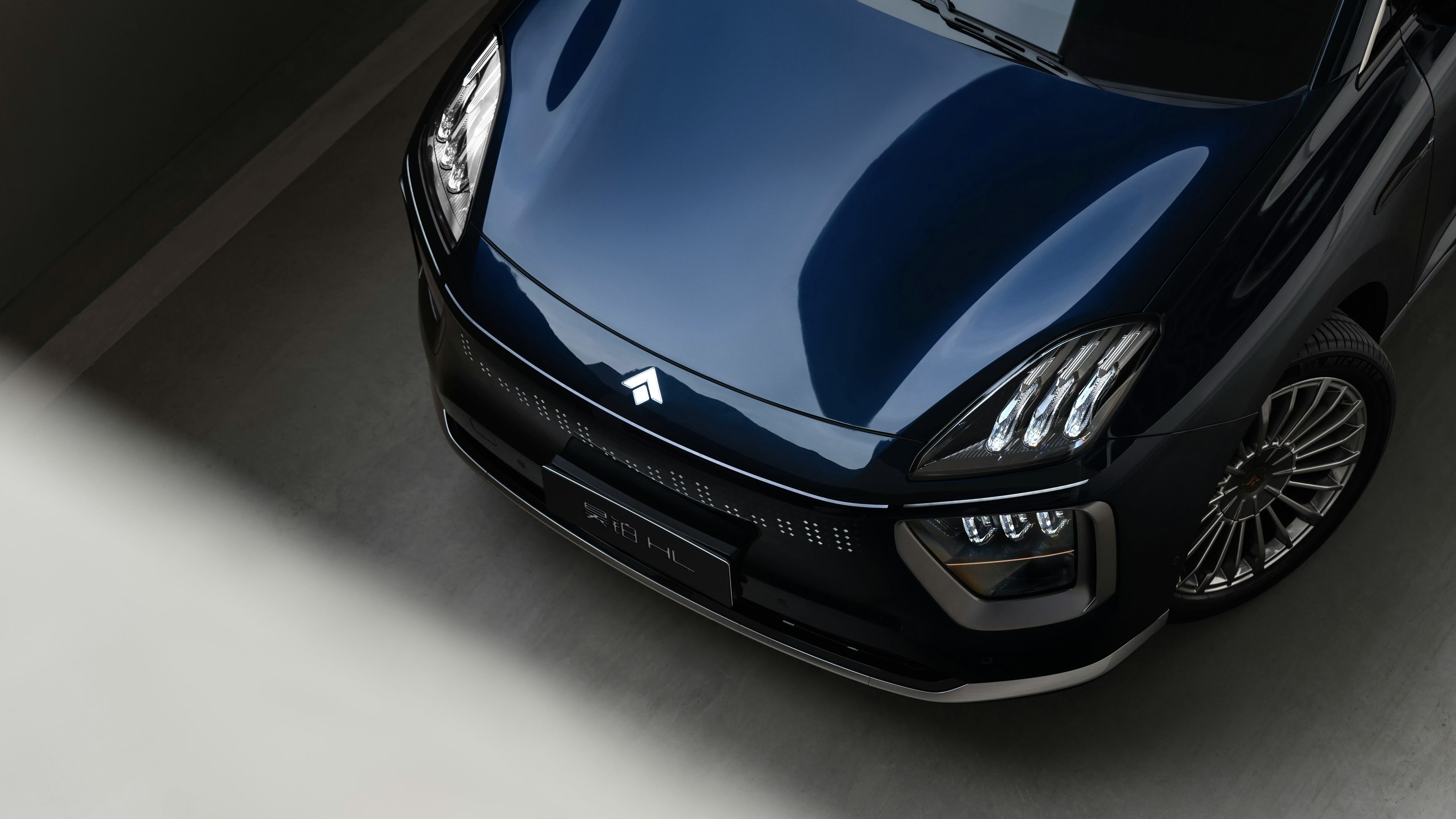 昊铂HL与理想L8：30万级增程SUV，哪款是你的心头爱？