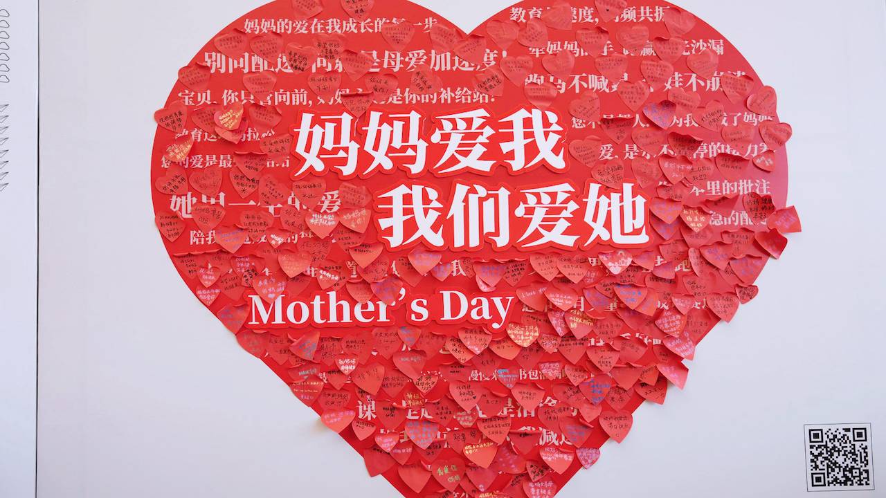 陪妈妈跑 向爱出发 2025长城汽车智慧工厂半程马拉松燃情开跑