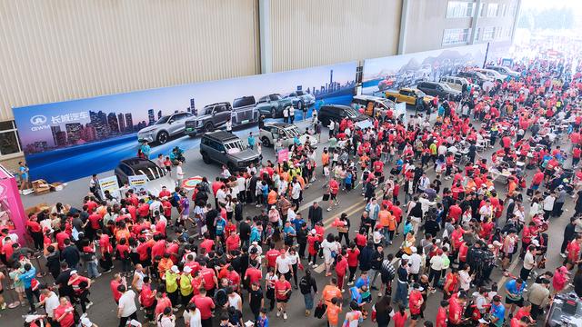 气氛超棒 2025长城汽车智慧工厂半程马拉松闭幕