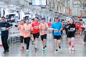 2025长城汽车智慧工厂半程马拉松燃情开跑