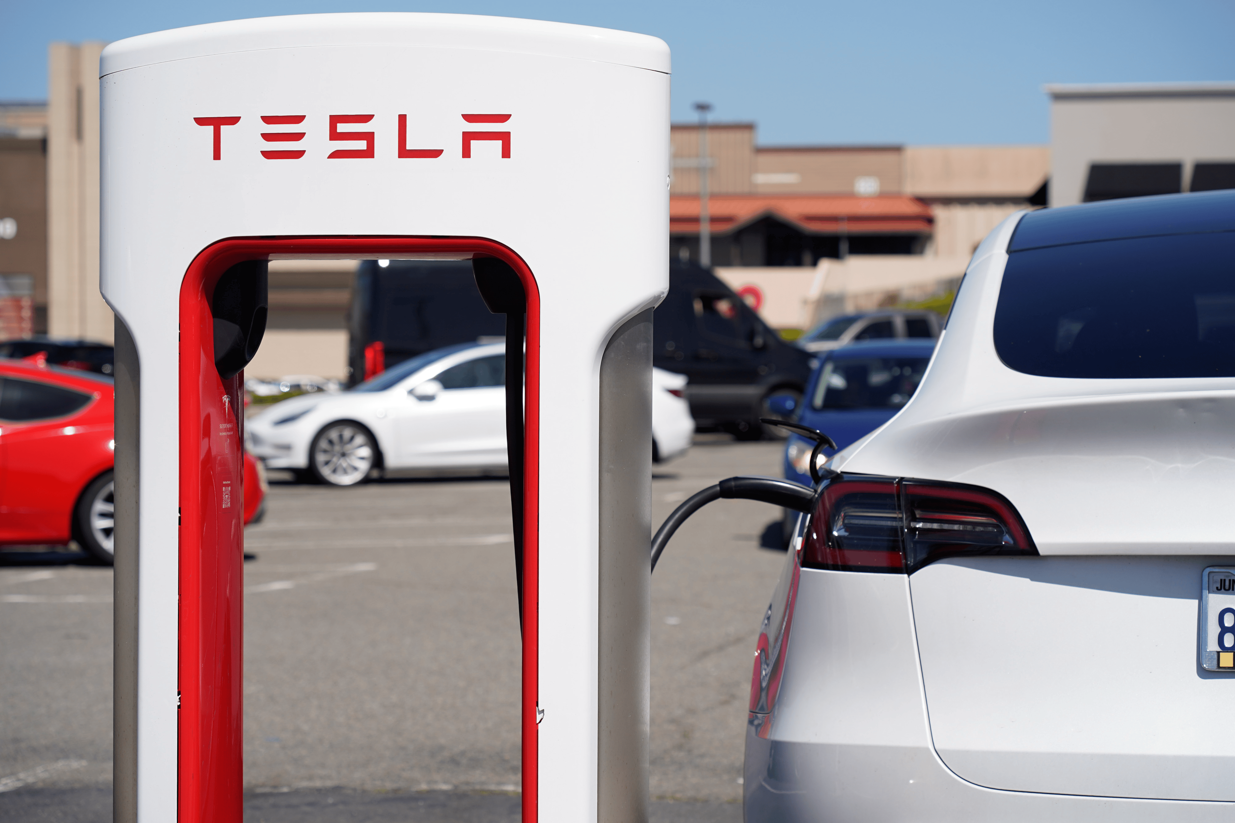 到处都是10万块的二手Model 3，到底能不能买？这两个担忧没必要
