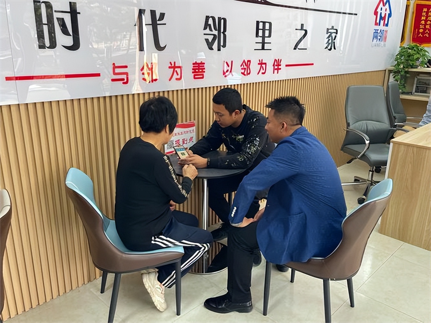 华夏社区创新社会治理新模式：构建稳就业、保民生的现代社区样板