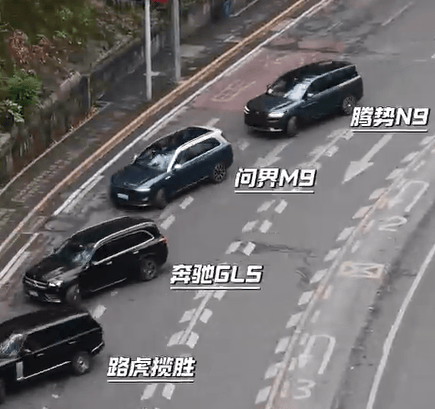 大型SUV掉头太难？腾势N9：看我表演