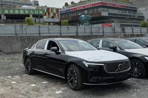 新款沃尔沃S90曝光，新格栅+新内饰，能否重燃中大型轿车市场？