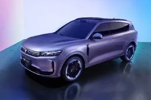 岚图卡塔尔正式发布，岚图FREE+6月开启预售，30万级SUV市场迎来满配大五座！