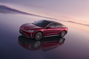 从“刮底盘”到“高速对撞” 奇瑞风云A9L安全底线有多硬