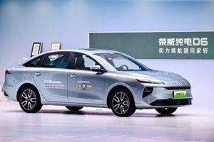 国民电动家轿新标杆，荣威纯电D6限时一口价7.98万起，诚意满满