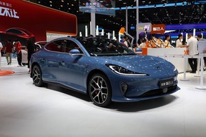 权益价20.49万起，新智己L6转弯半径4.39米，操控比小米SU7更好？