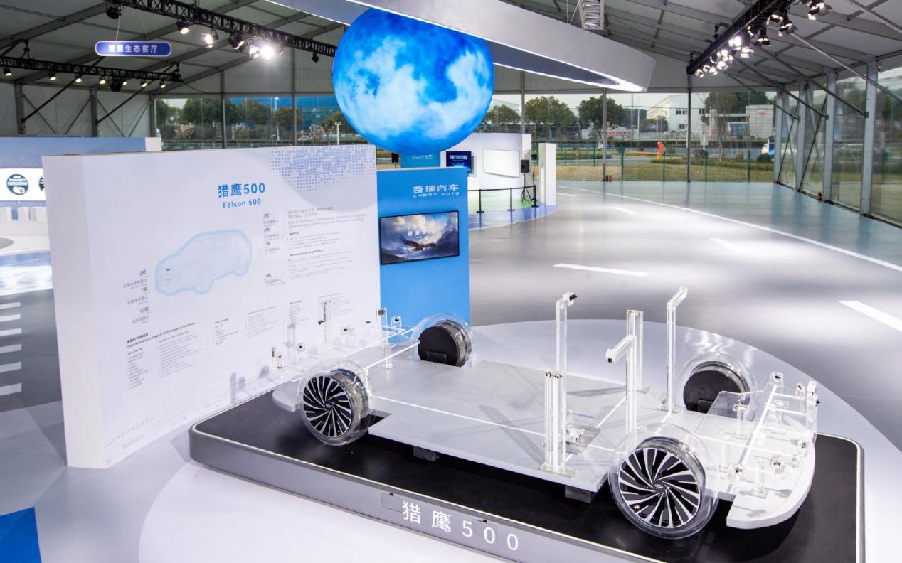 现场直撞！详解2025奇瑞安全之夜，玩儿得这么大？
