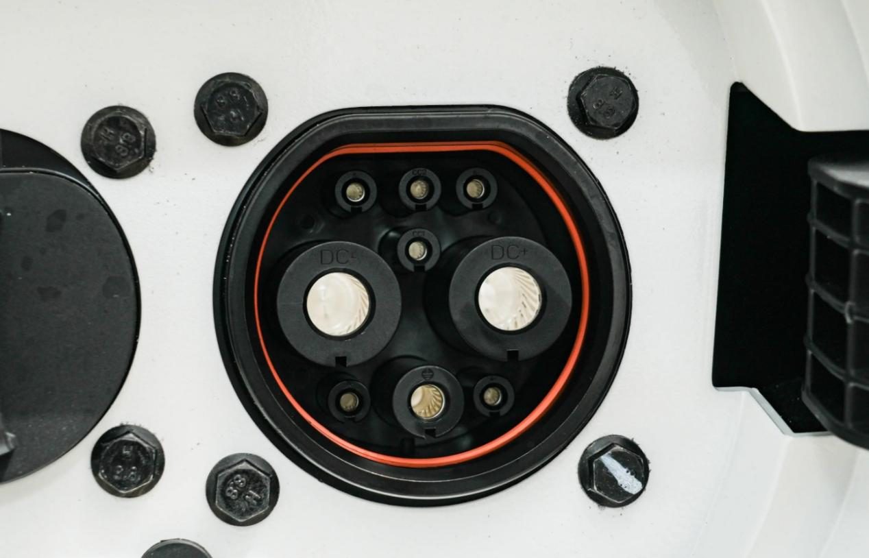奇瑞QQ多米，全系2气囊，车速可达100km/h，售价5万级