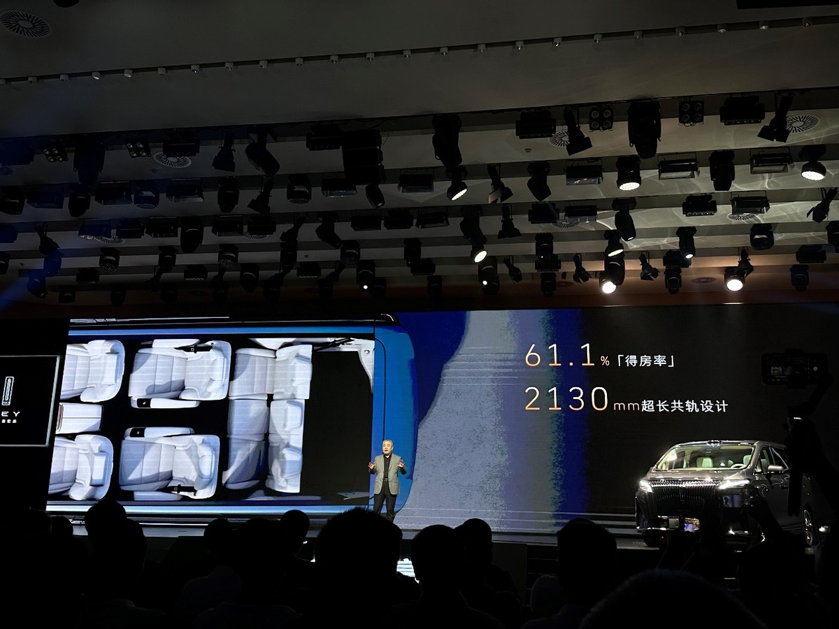 30.98万起，全新高山上市，比埃尔法更懂中国家庭？