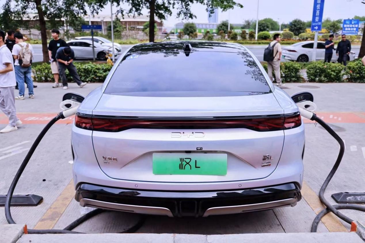 汉L唐L“兆瓦闪充”来袭，超级e平台如何重塑纯电格局？