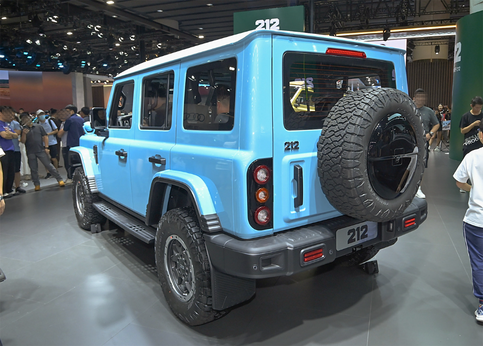 越野车阵营排位再度发生变化：BJ40大幅增长，插混车型包揽前六