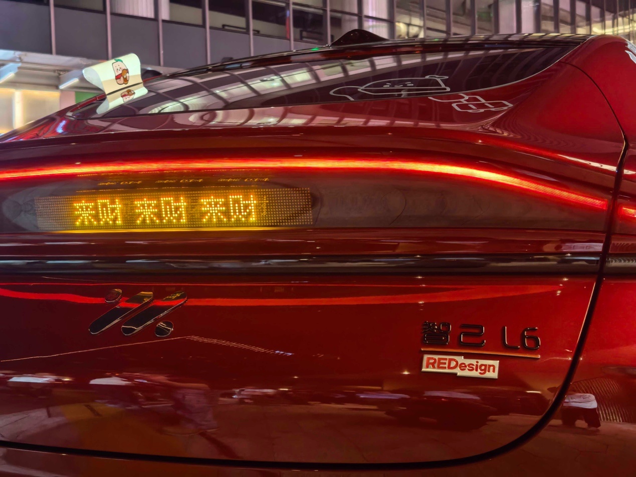 图片包含 建筑, 巴士, 汽车, 橙子 描述已自动生成
