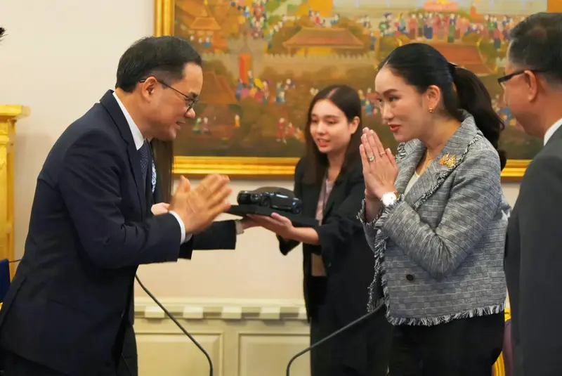 泰国总理会见长安汽车朱华荣 祝贺罗勇工厂投产