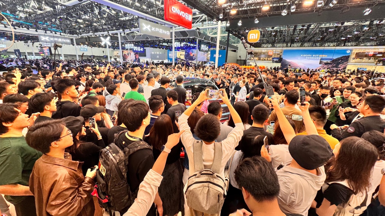 四面楚歌的雷军：如何挺过信任危机？