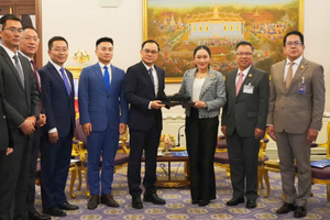 泰国总理会见长安汽车朱华荣 祝贺长安汽车罗勇工厂投产!