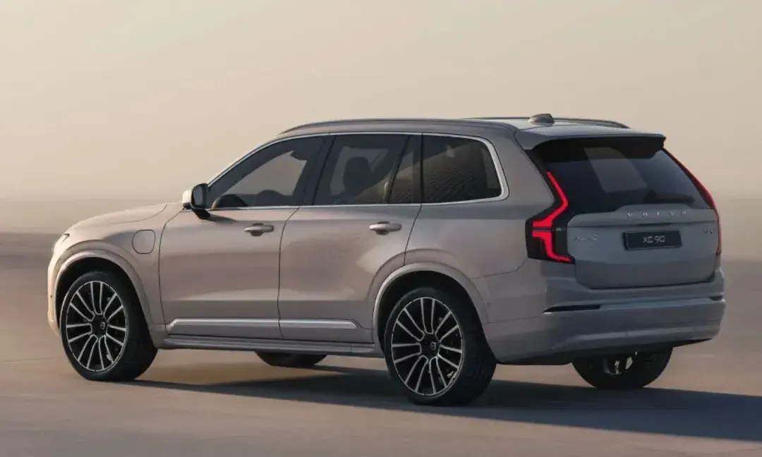 全新一代沃尔沃XC90要来了！造型设计美感十足，这颜值你打几分？