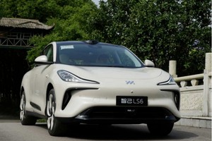 智己汽车，正面临三重绞杀
